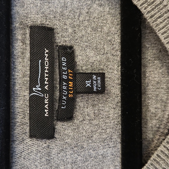 Marc Anthony~ Designer Luxury Blend Slim Fit V Neck Sweater Size XL - Picture 3 of 5